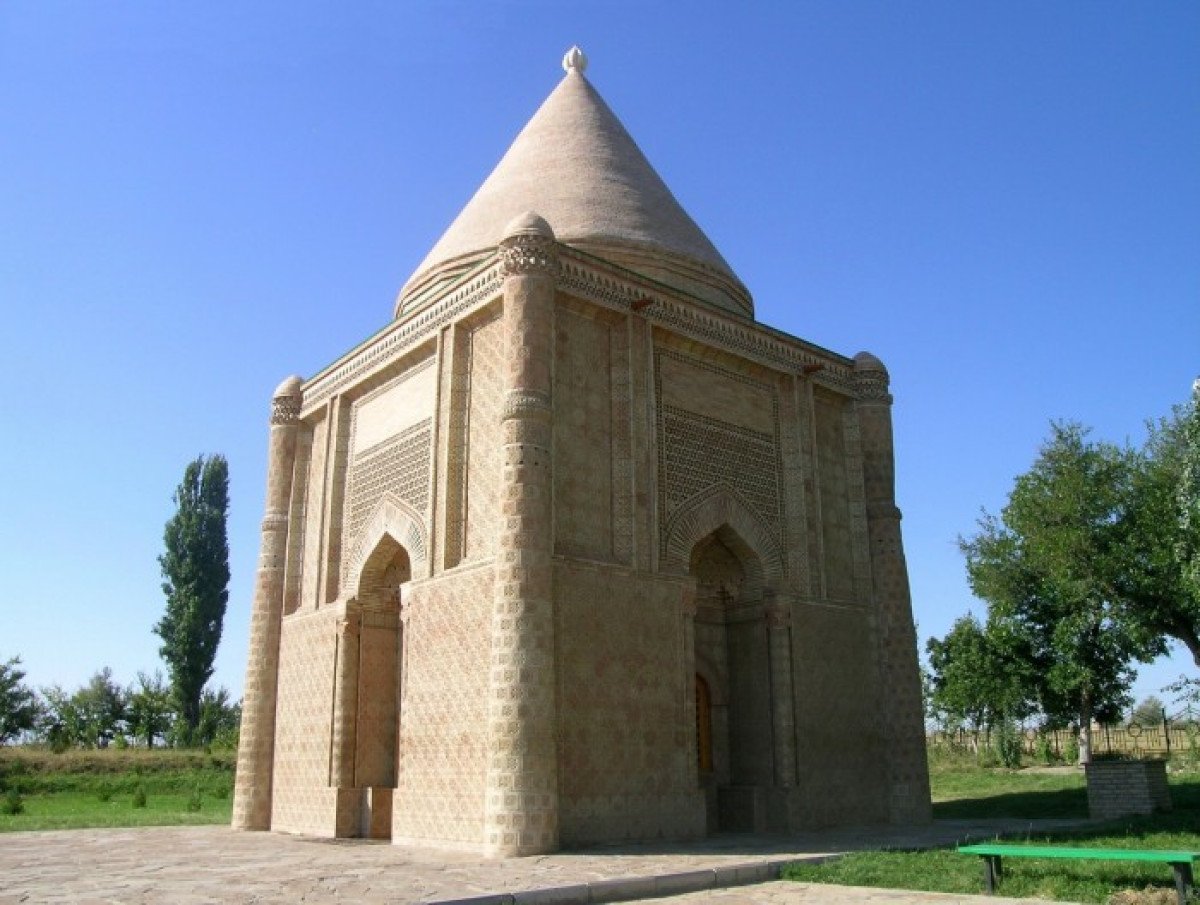 Тараз 4. Айша-Биби мавзолеи Казахстана. Мавзолей Айша би би. Айша би би Казахстан. Мавзолей Бабаджа Хатун.