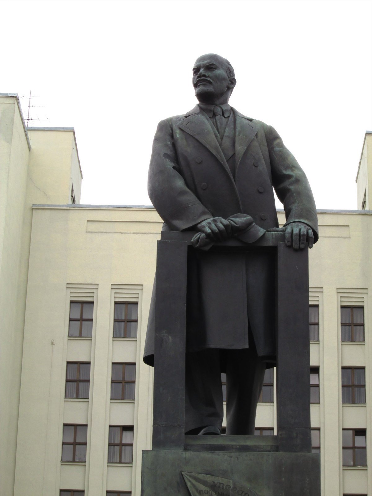 Памятник Ленину