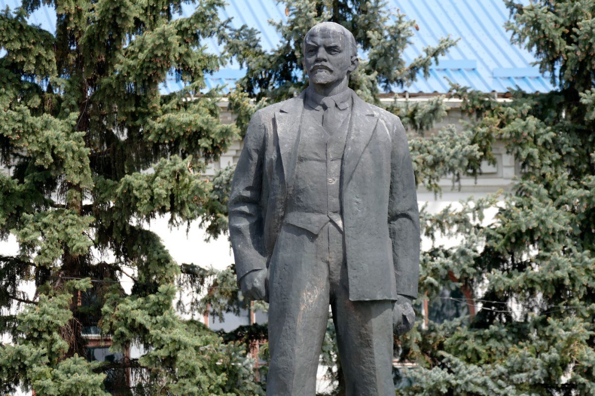 Ленин Владимир Ильич статуя