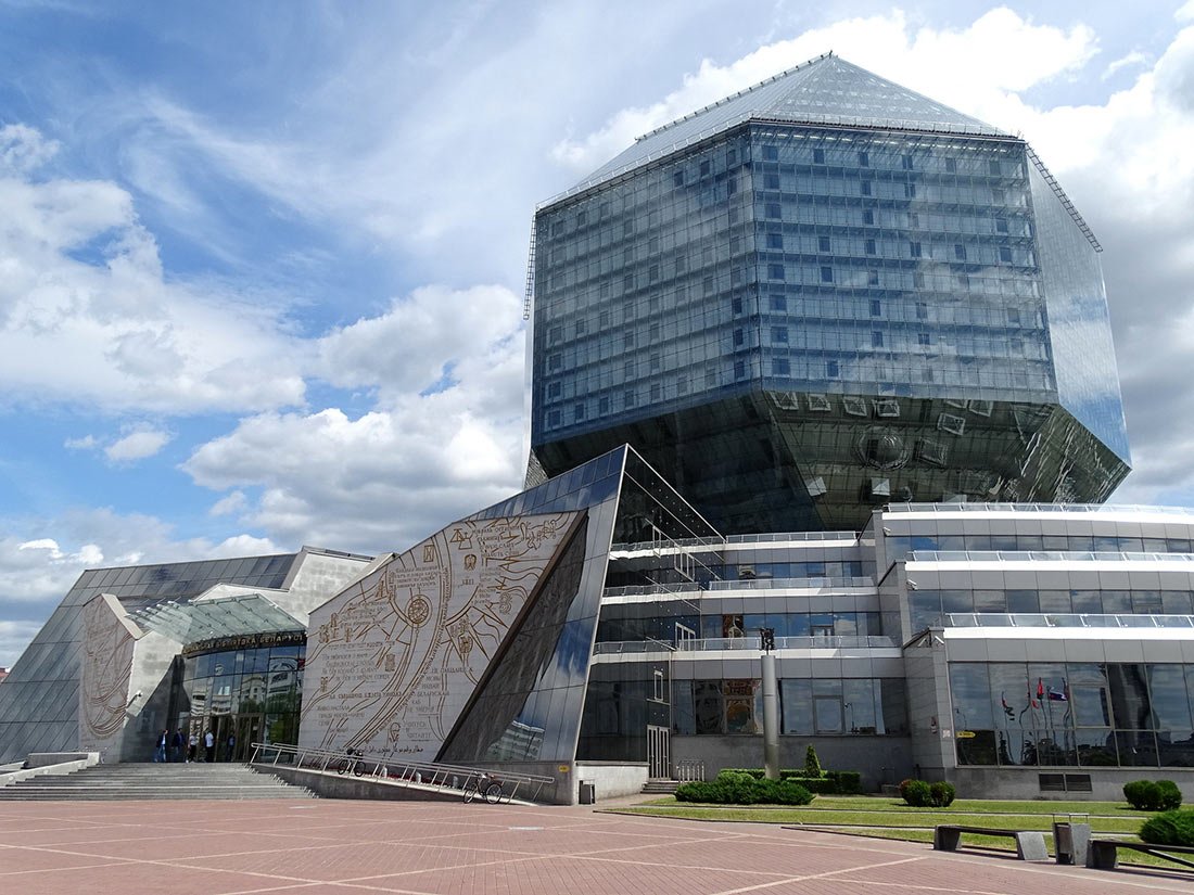 Здание национальной библиотеки беларуси