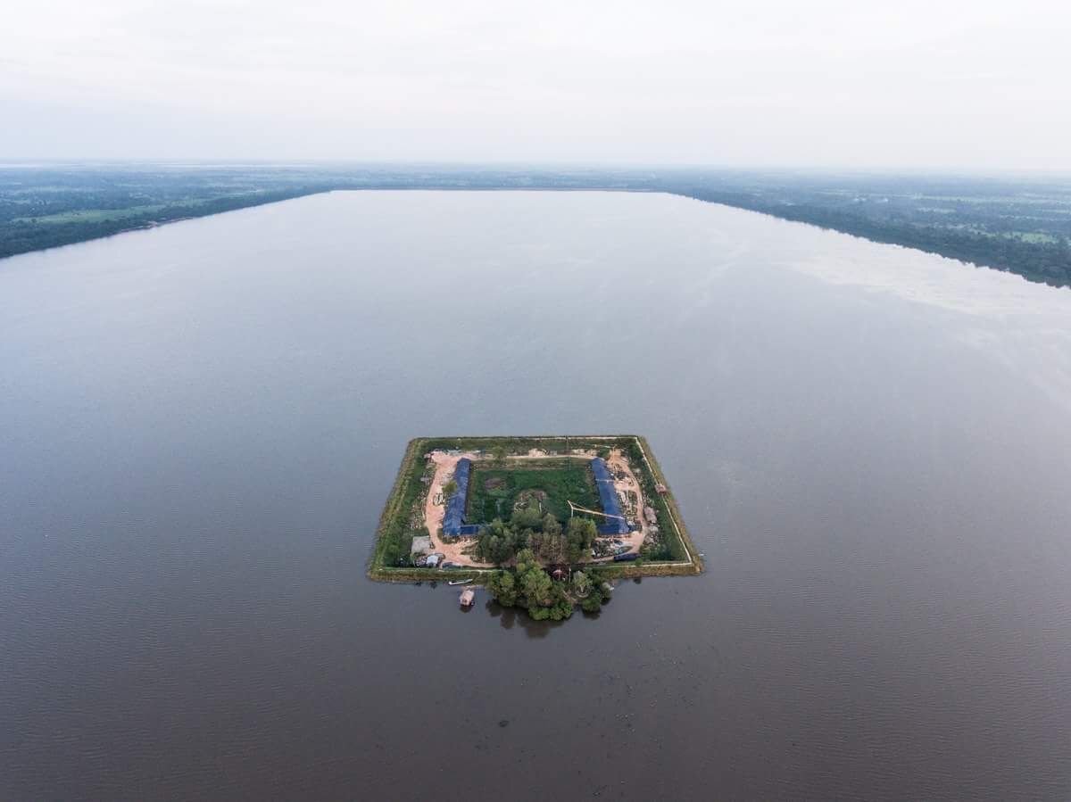 Водоем сверху. Озеро Барай Камбоджа. Западный Барай водохранилище. Водохранилище Барай Камбоджа. Западный Барай в Камбодже.