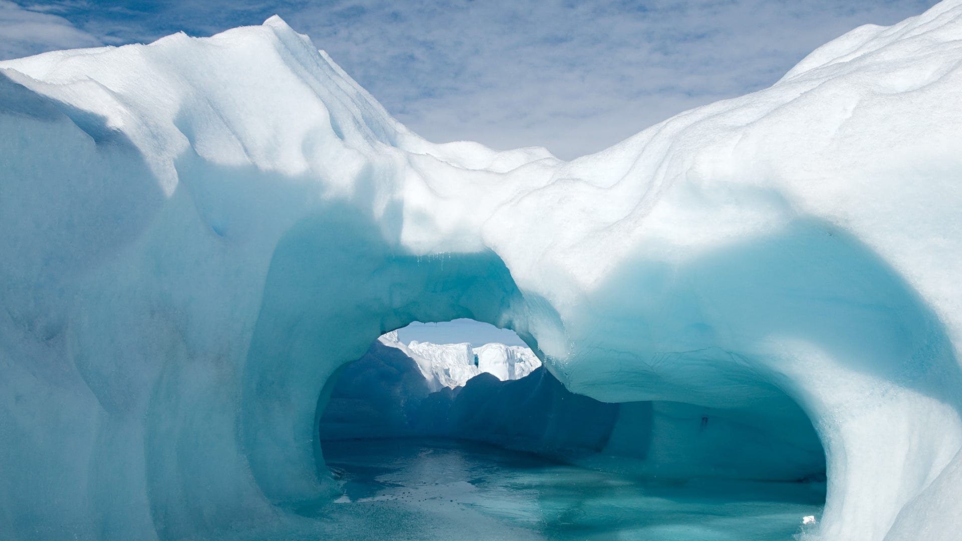 10 самых больших ледников. Ледяной каньон Гренландия. Большой каньон в Гренландии. Ледяной каньон в Гренландии фото. Самый протяжённый каньон в Гренландии.