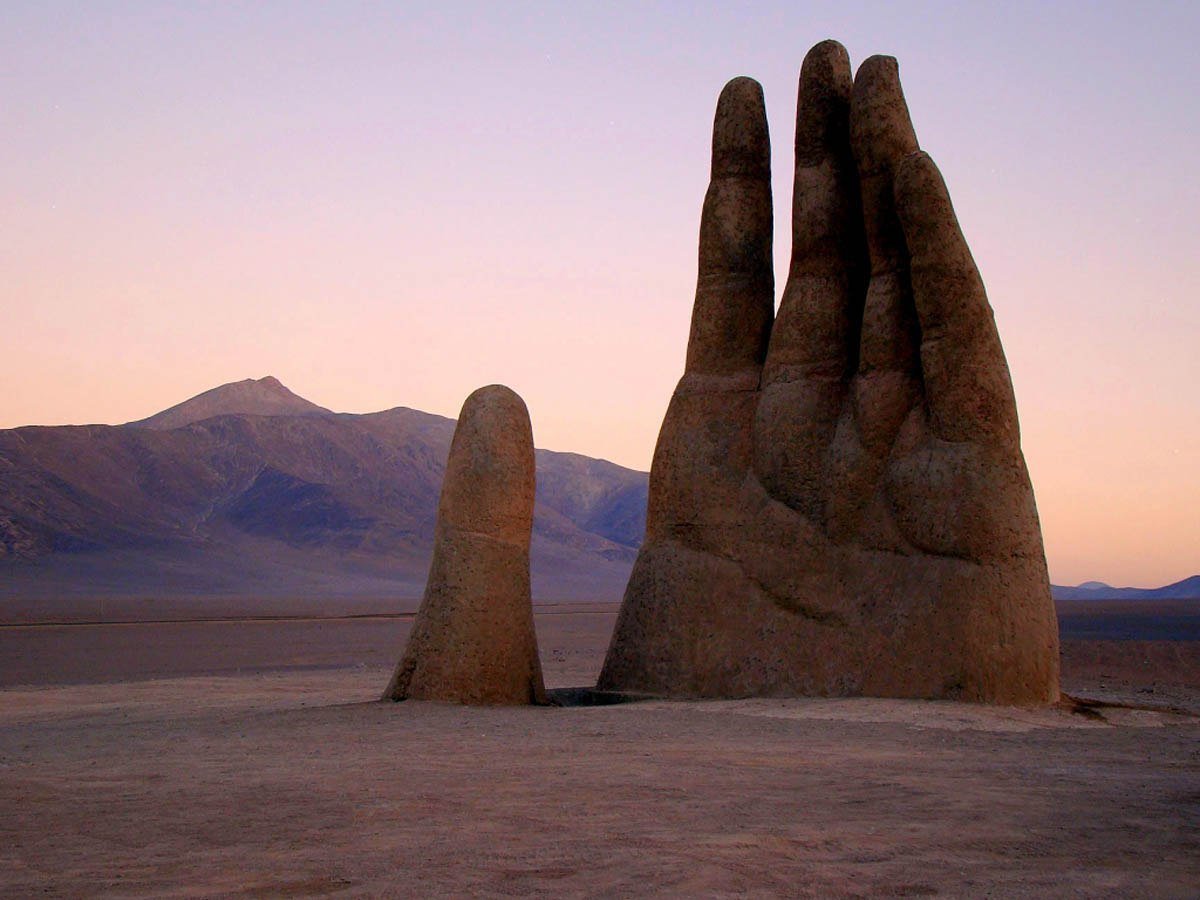 Памятники природы чили. Пустыня Атакама рука пустыни. Рука пустыни Атакама Чили. Достопримечательности пустыни Атакама. Достопримечательности Чили Атакама.