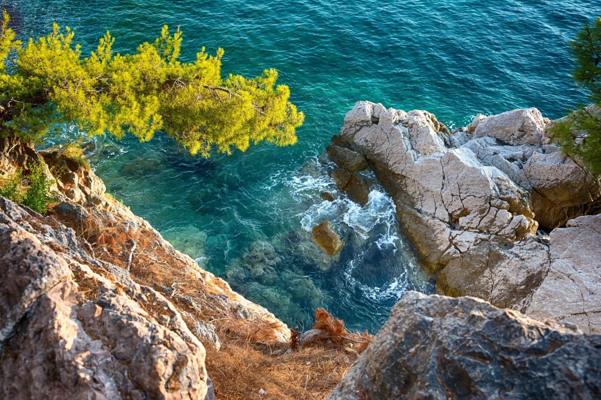 Камни на черноморском побережье