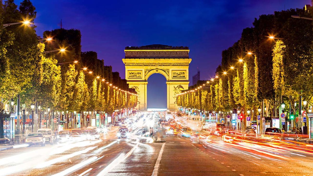 Champs elysees paris. Елисейские поля в Париже. Франция Елисейские поля панорама. Елисеевские поля во Франции. Париж Елисейские поля осень.