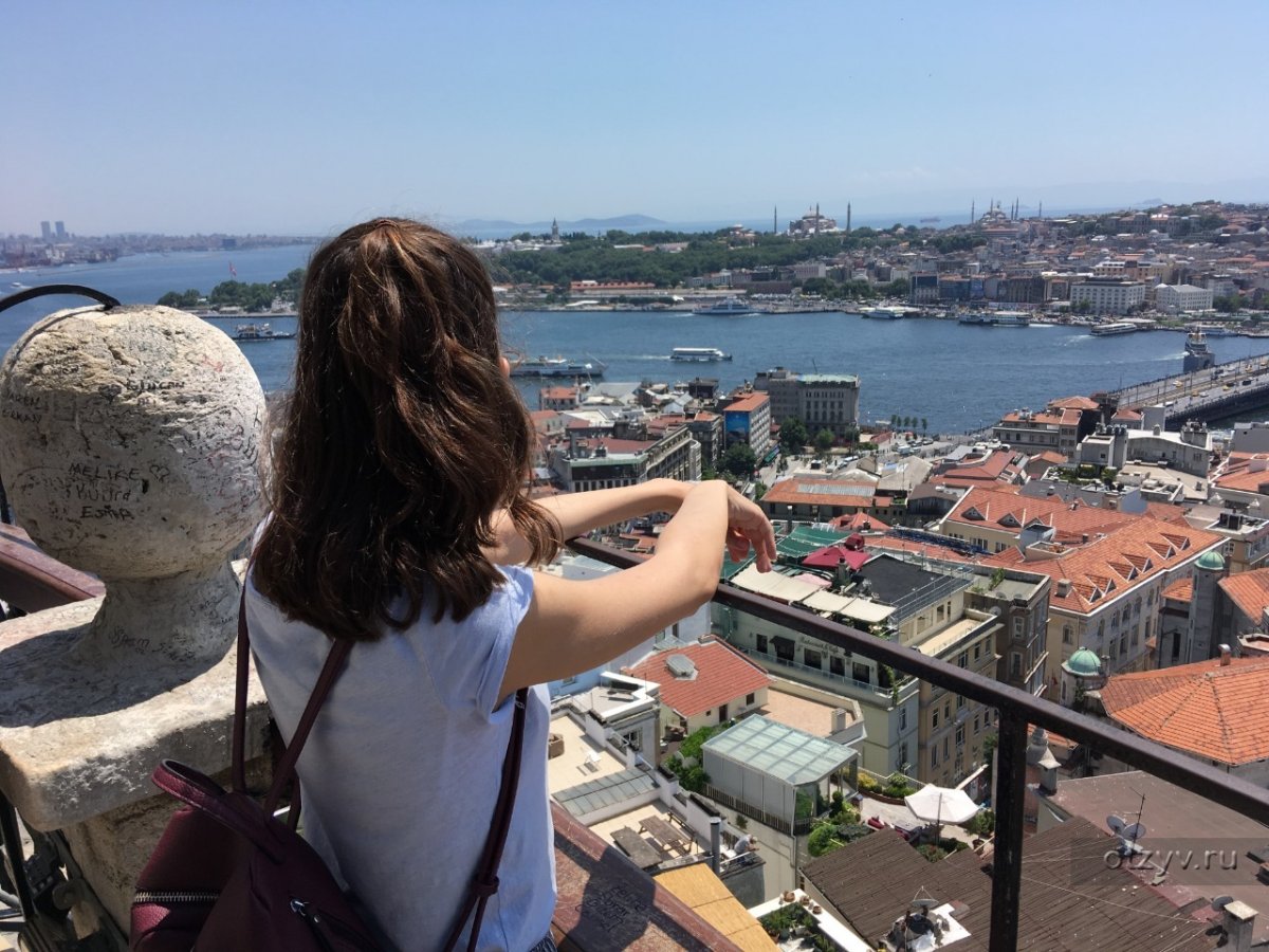 Istanbul girl. Гемлик Турция. Турецкая Венеция. Венеция в Турции город. Жизнь в Стамбуле.