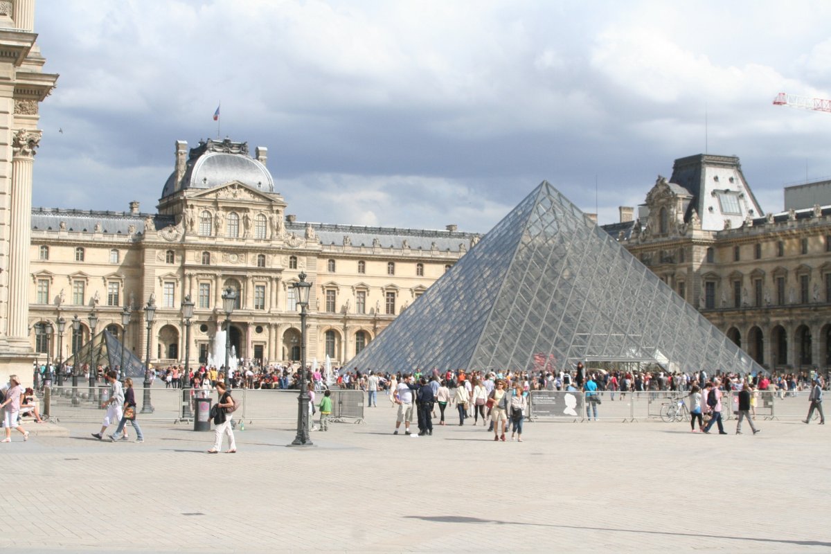 Музей пирамида в париже