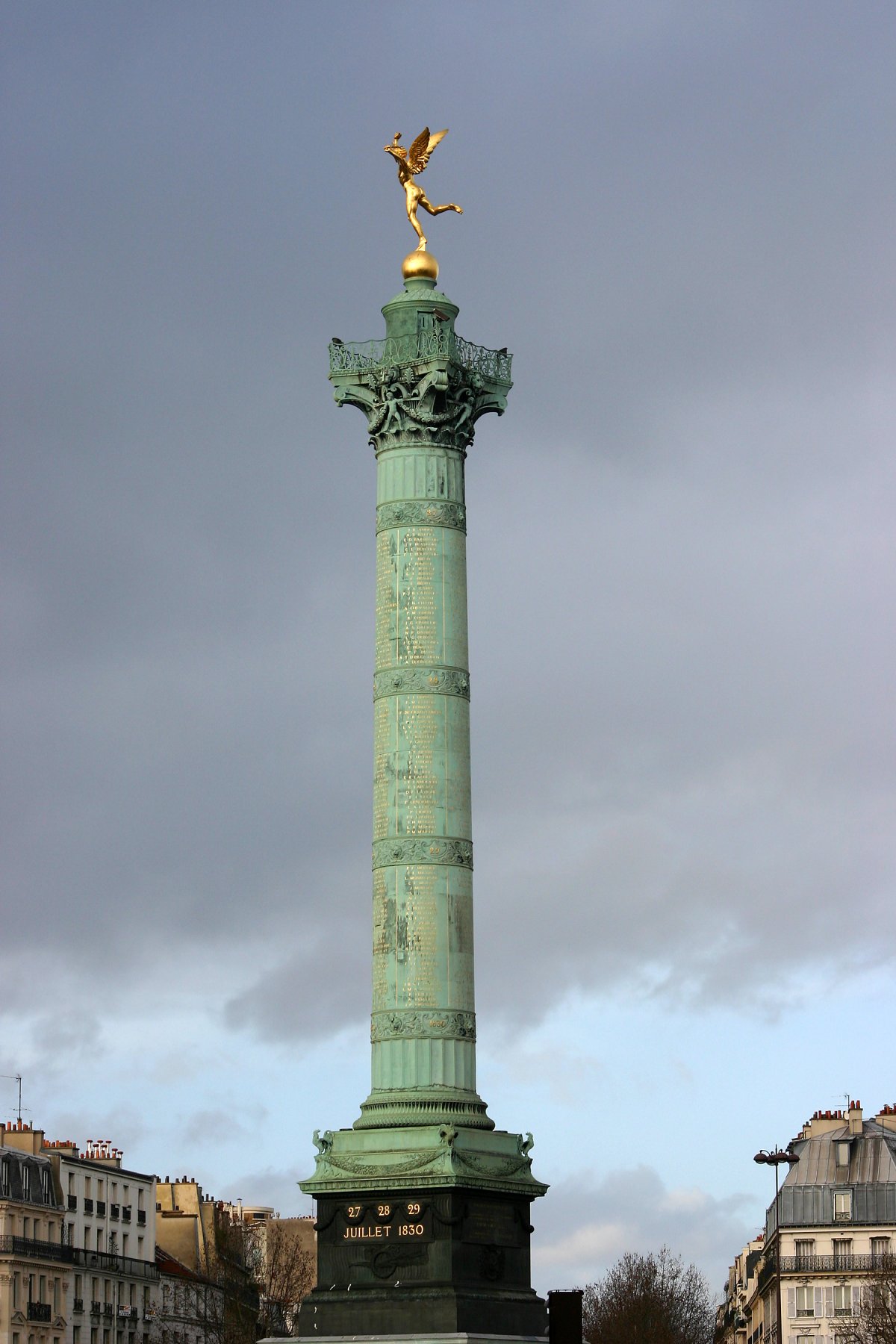 Париж колонна