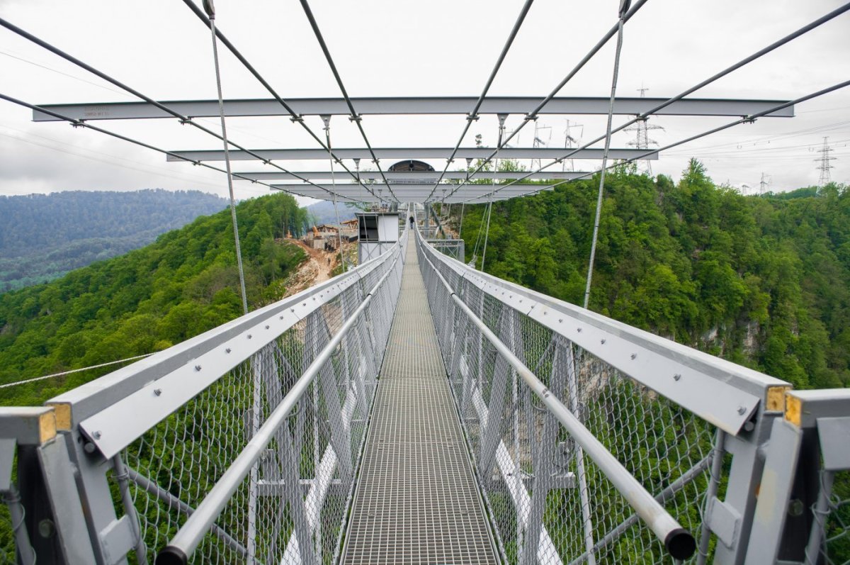 пешеходный мост через реку мзымта в адлере