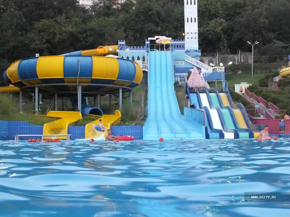 Крытый аквапарк в Лоо