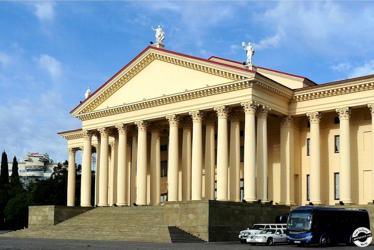 Архитектура Сочи зимний театр