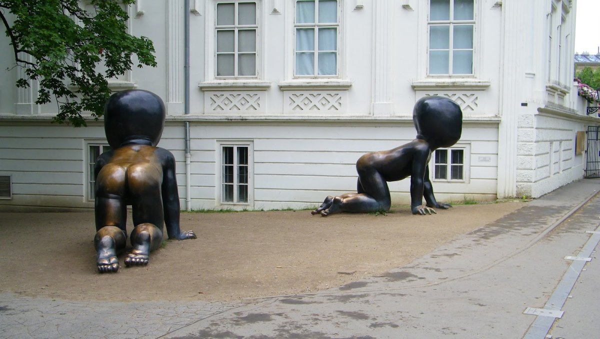 Дети в праге скульптуры