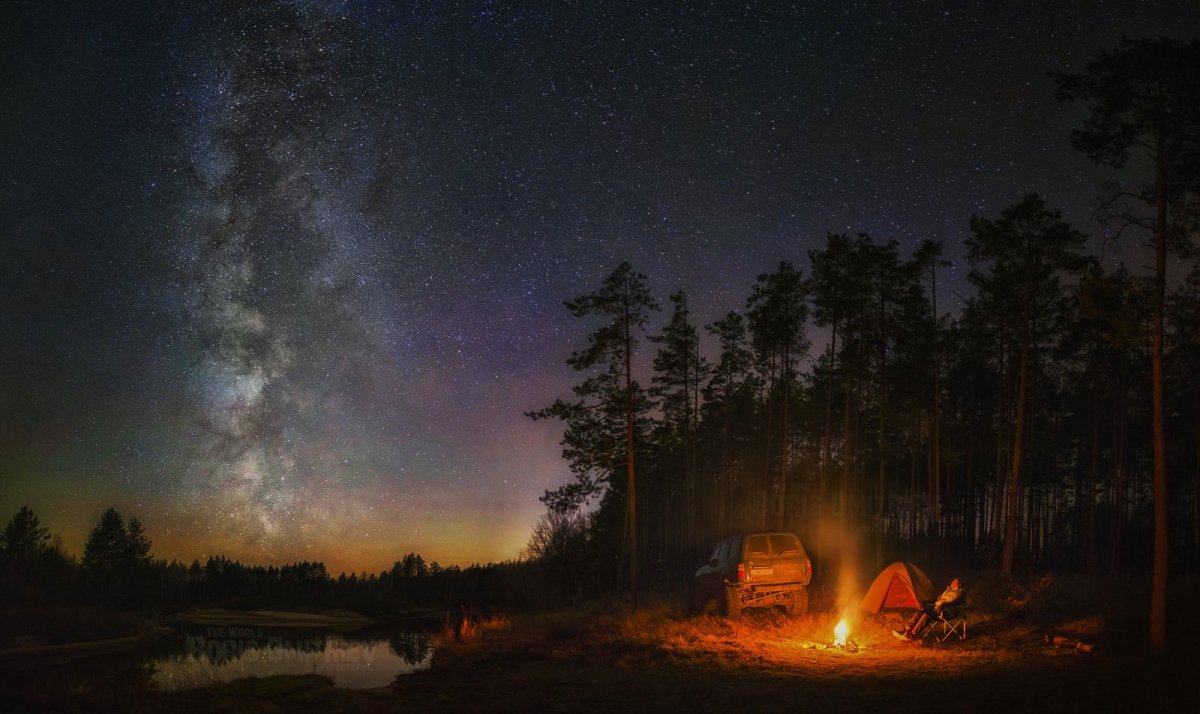 Это была первая санина ночь в тайге. Пейзаж с костром. Костёр в лесу ночью. Пейзаж ночной лес. Ночное небо у костра.