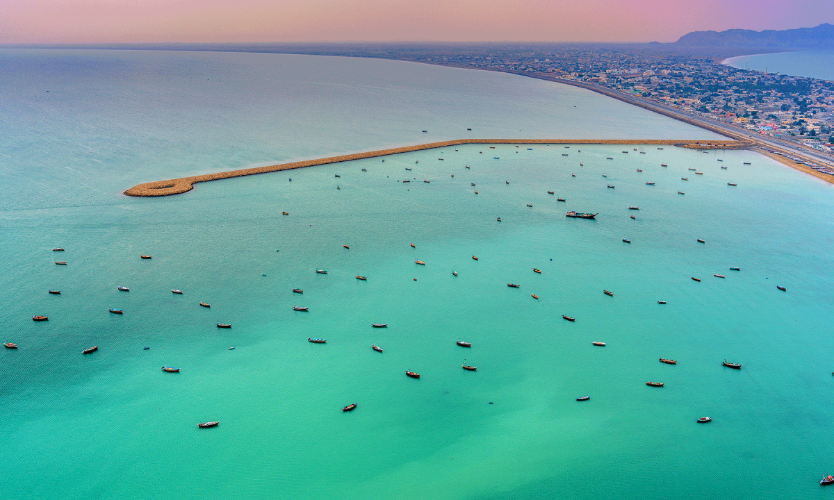 Пакистан море. Гвадар Пакистан. Пакистан Аравийское море. Гвадар пляжи. Город Гвадар в Пакистане.