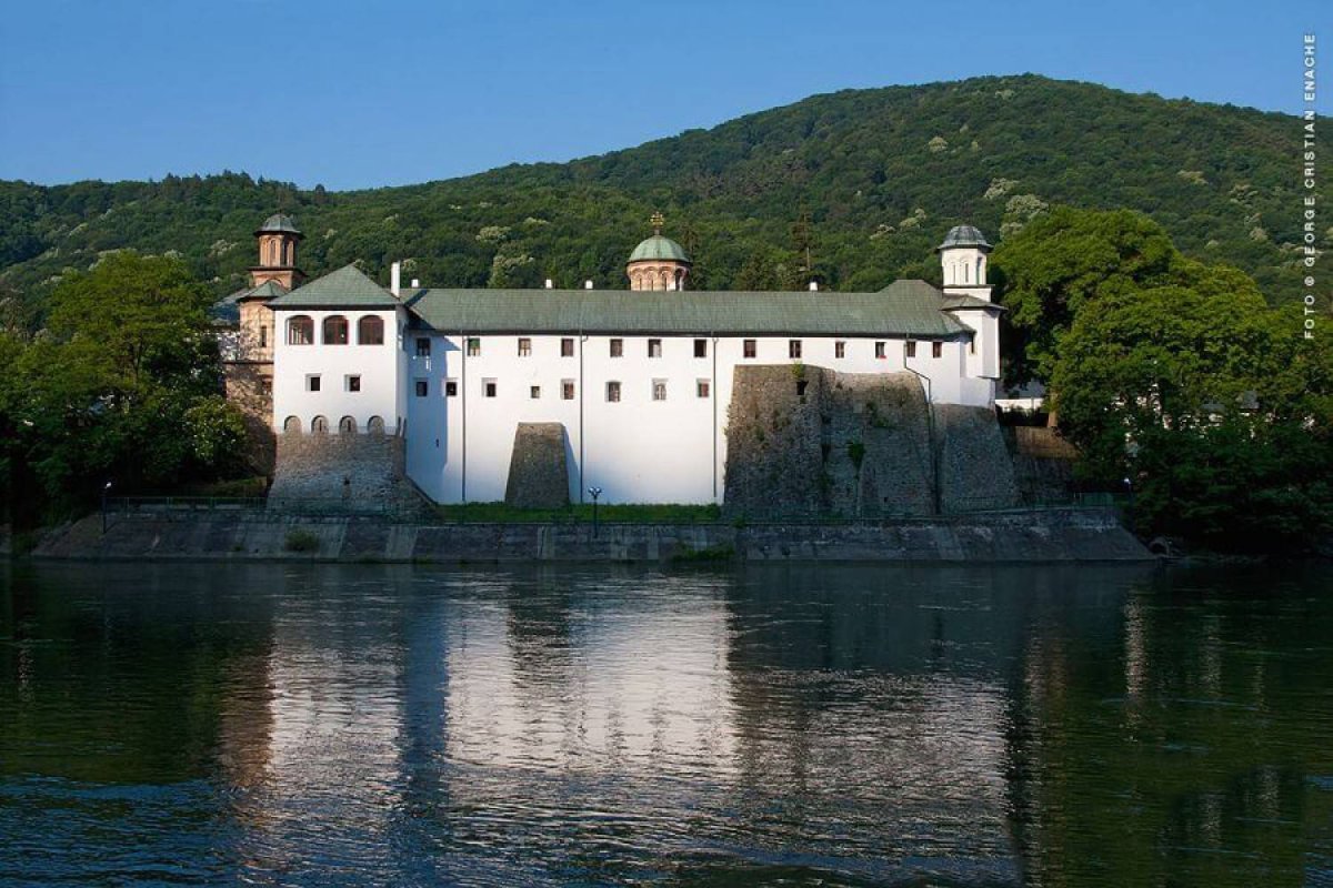Монастырь в Козиа Румыния