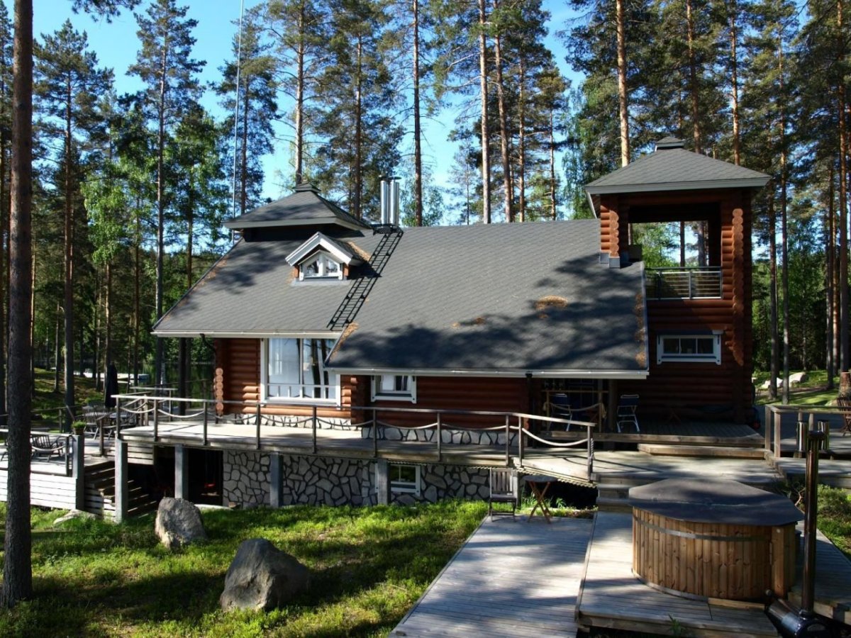 Дом на берегу озера в финляндии