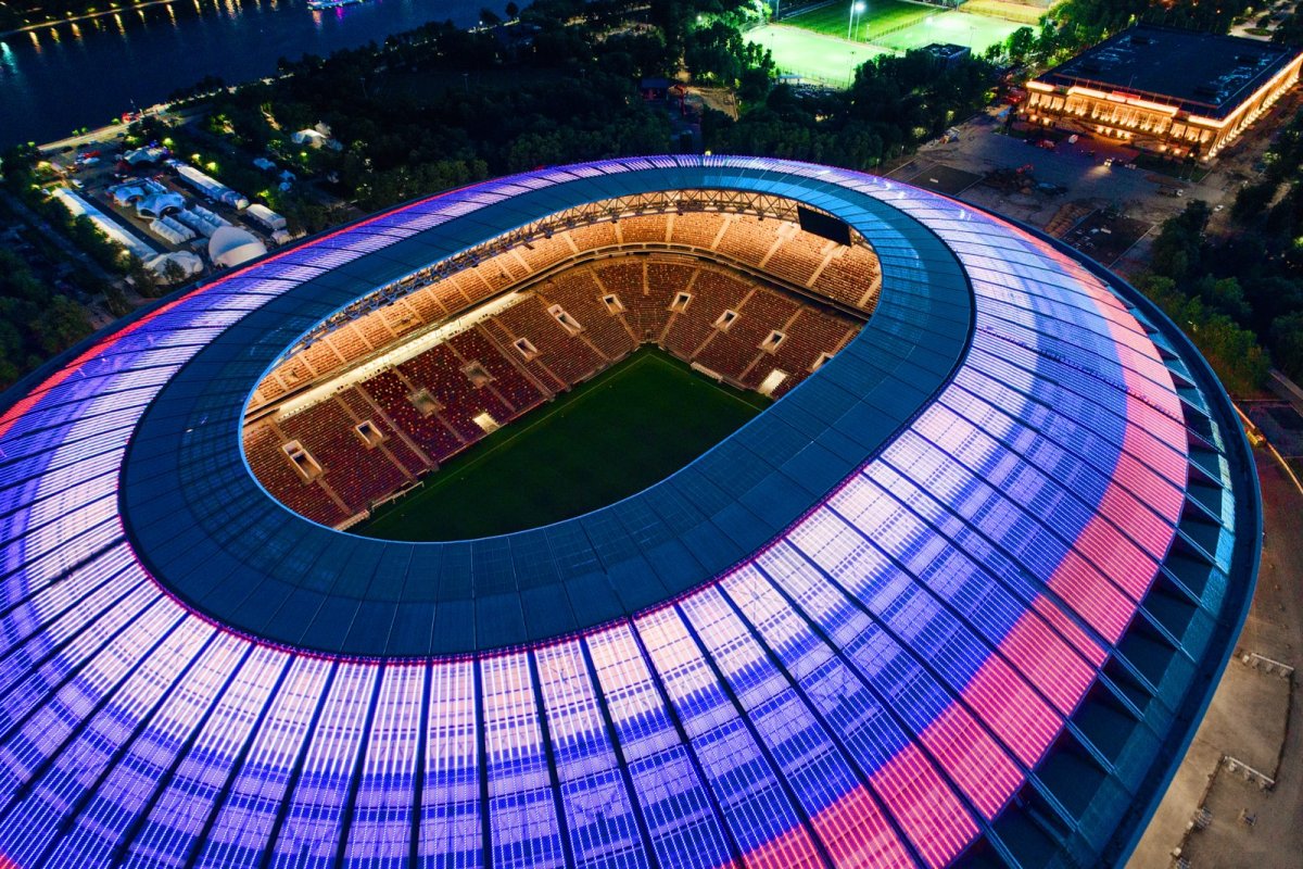 Stadium русский. Стадион Лужники. Лужники стадион Чимин. Медиа кровля Лужники. Лужники Арена.