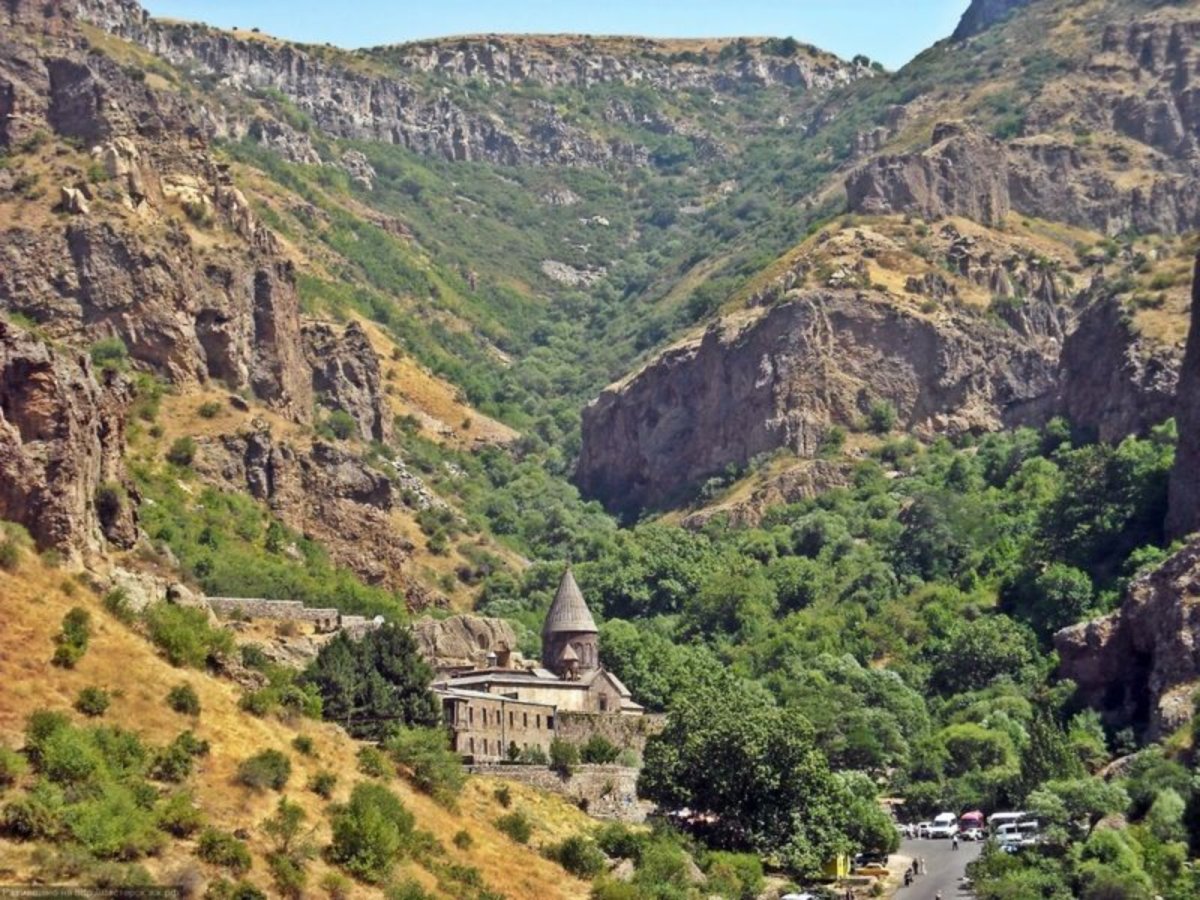 Храм в скале армения