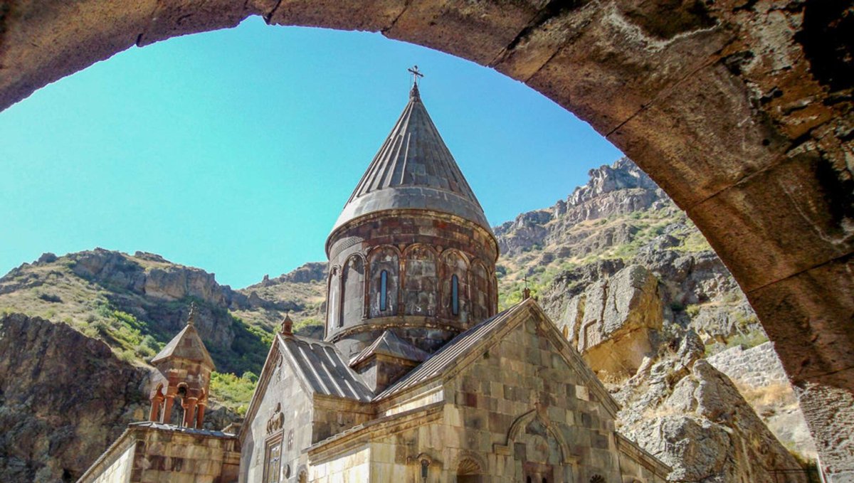 Армения храм в скале