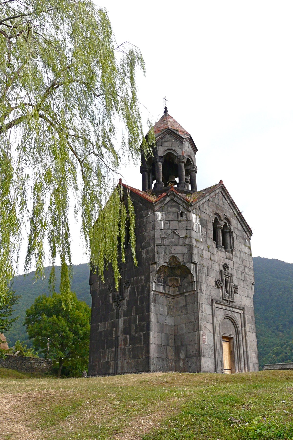 Стеклянная церковь в армении