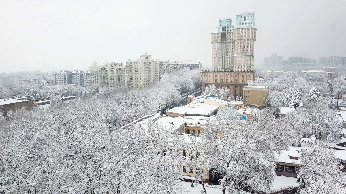 Таджикистан Душанбе зима
