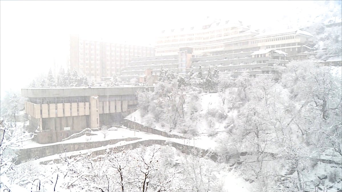Снежные горы Памира