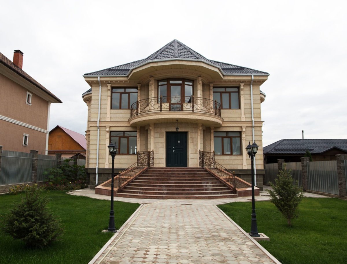 Продается двухэтажный дом