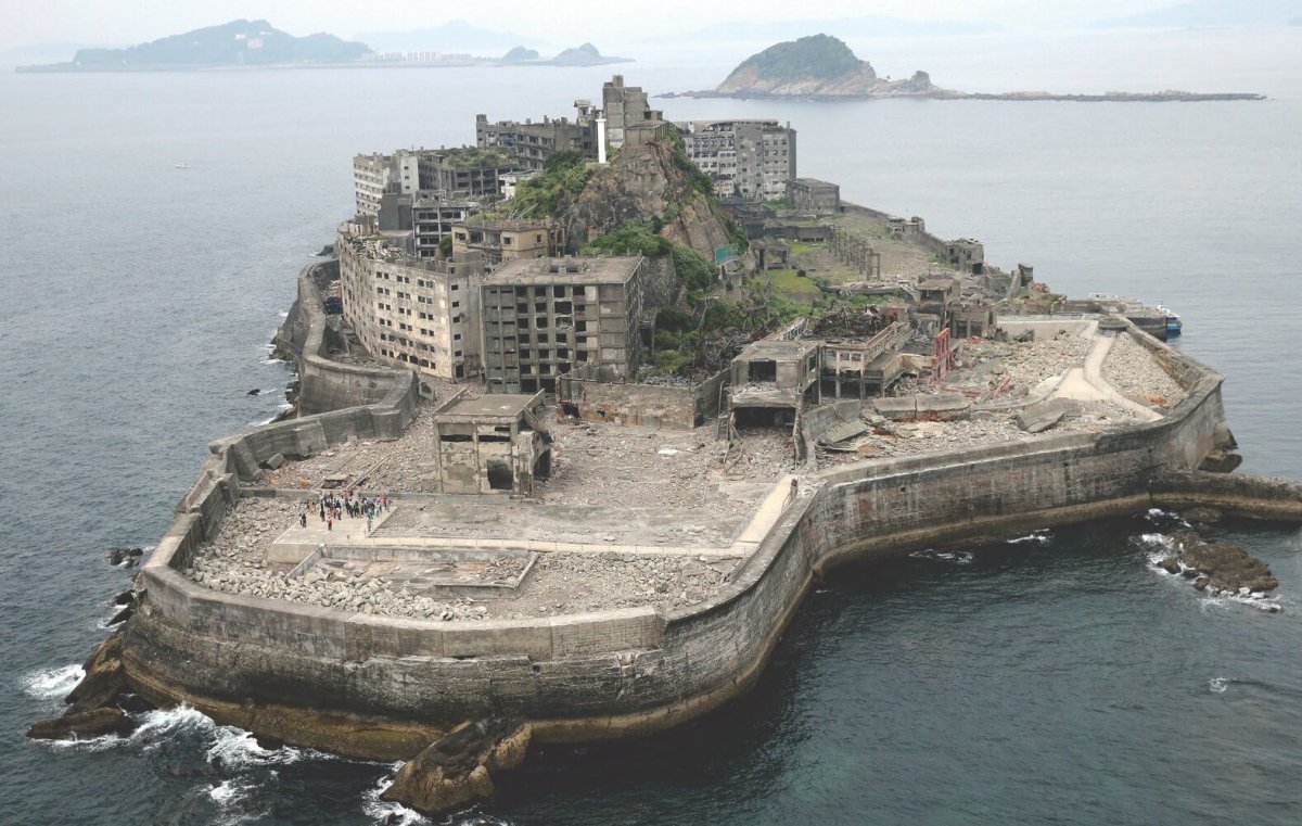 Заброшенный город остров в японии