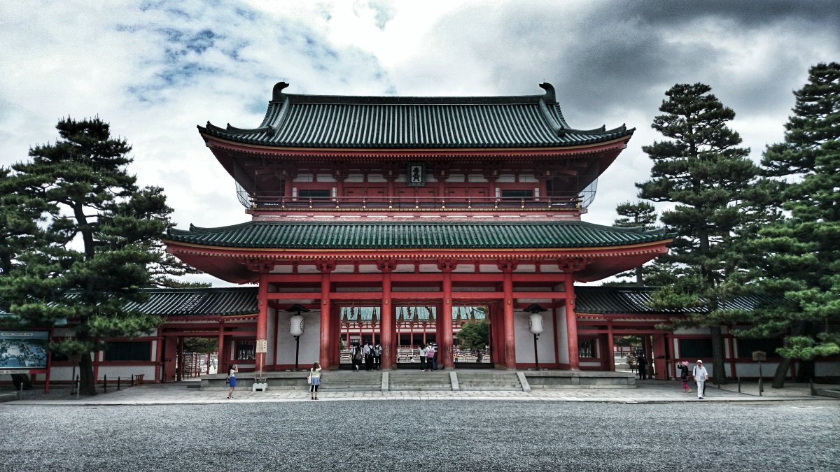 Красный храм в японии
