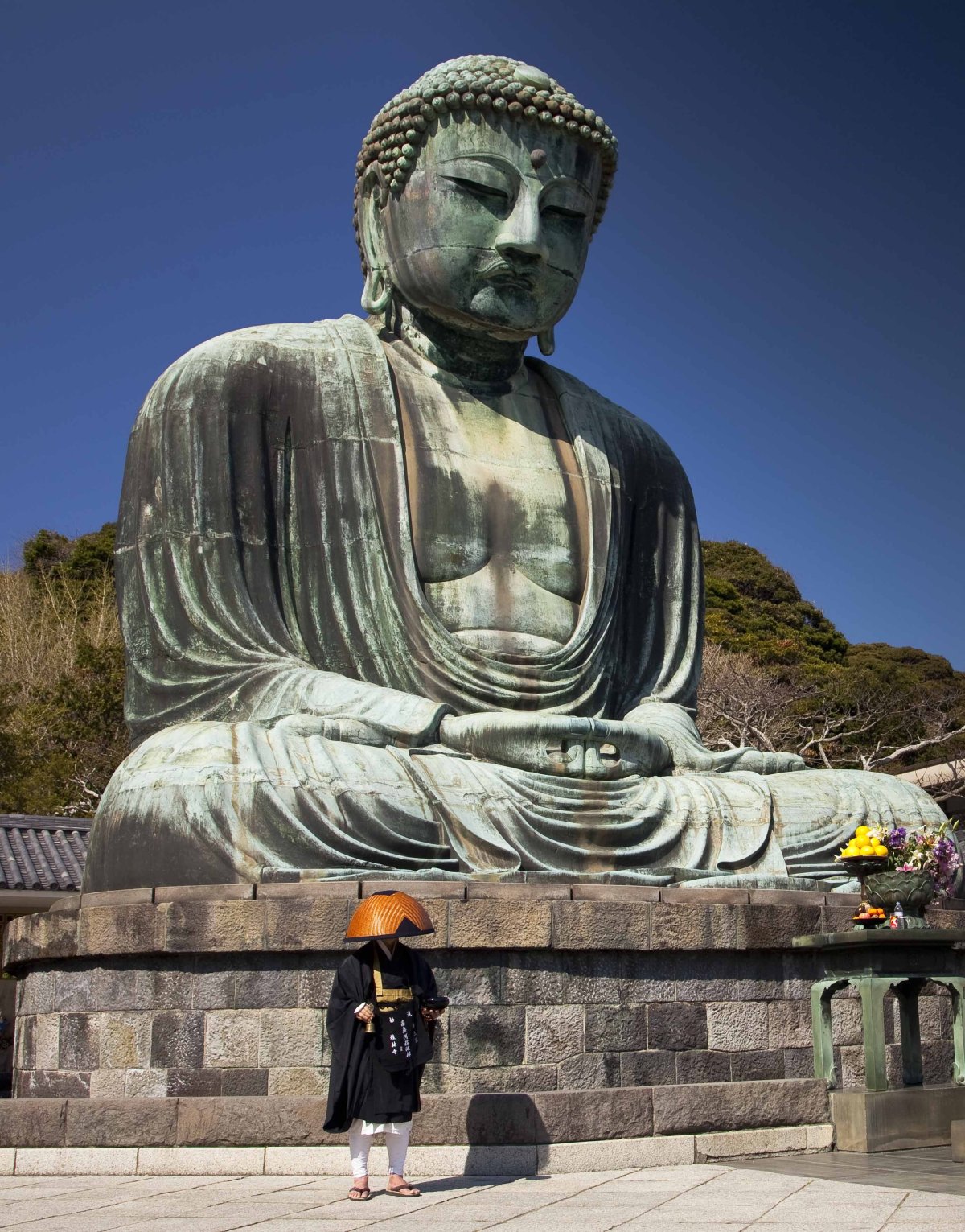 Статуя великого будды в японии