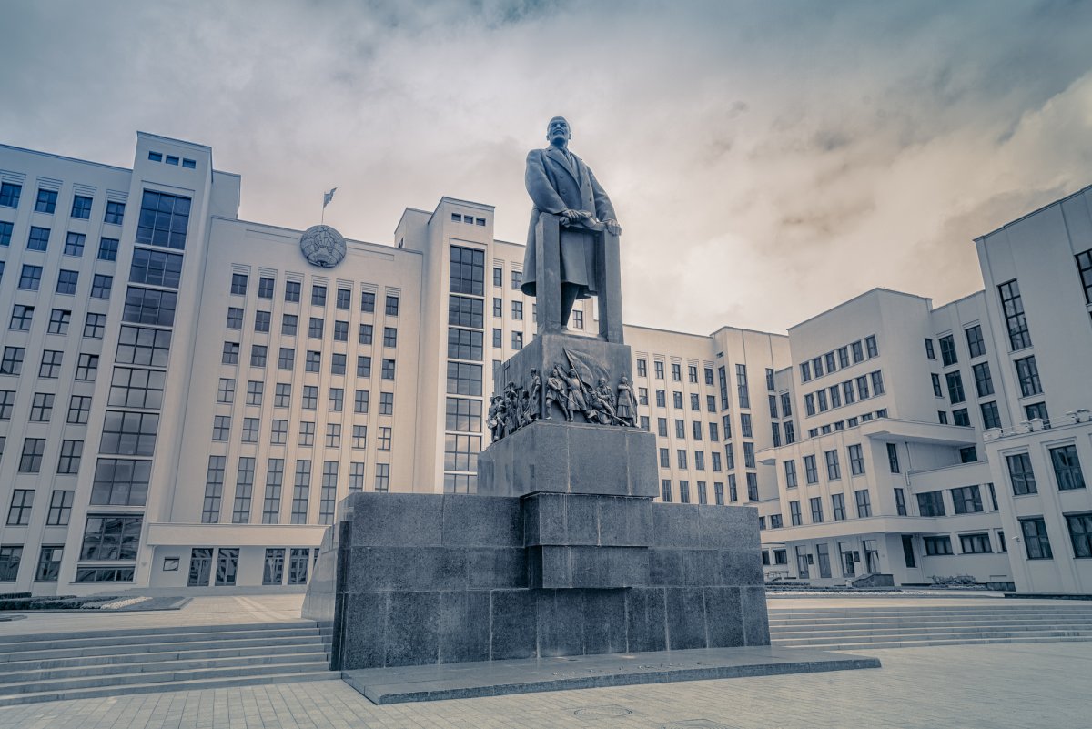 Минск площадь независимости памятник Ленину