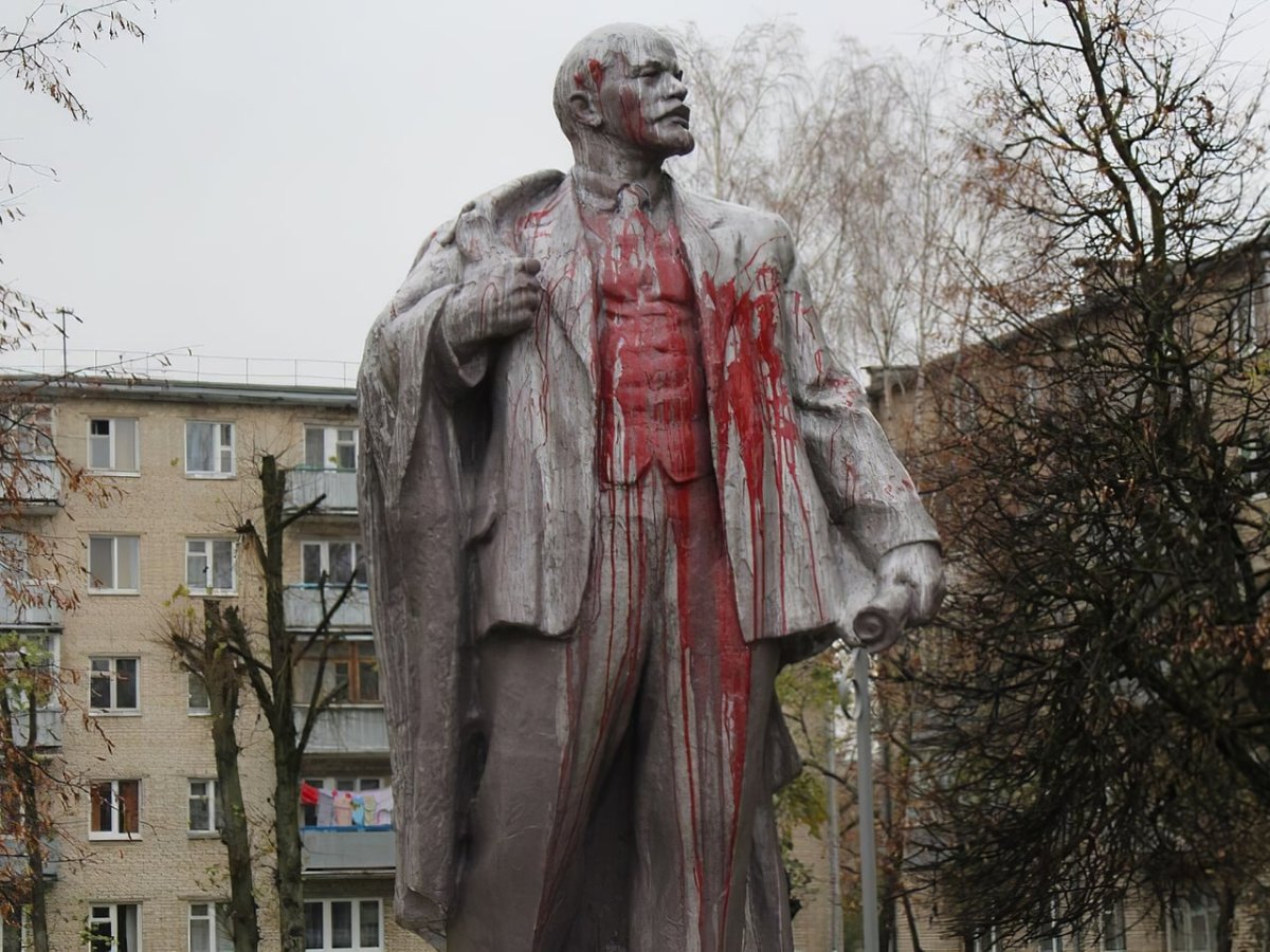 Статуя Ленина в Гомель