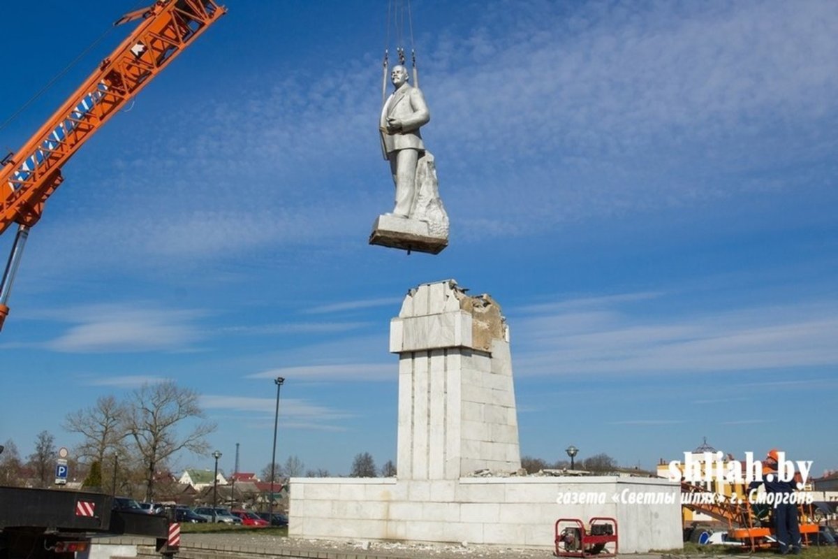 Памятник Ленину в Кронштадте в Ленинском сквере