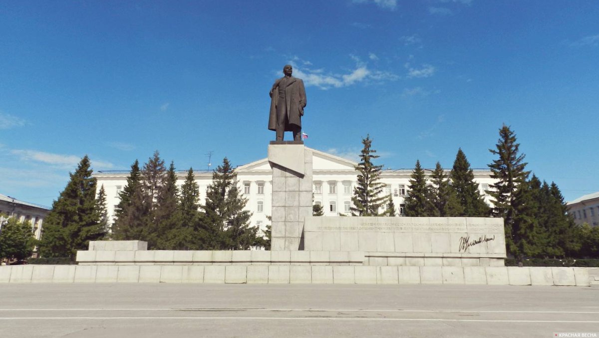 Самые уродливые памятники Ленину