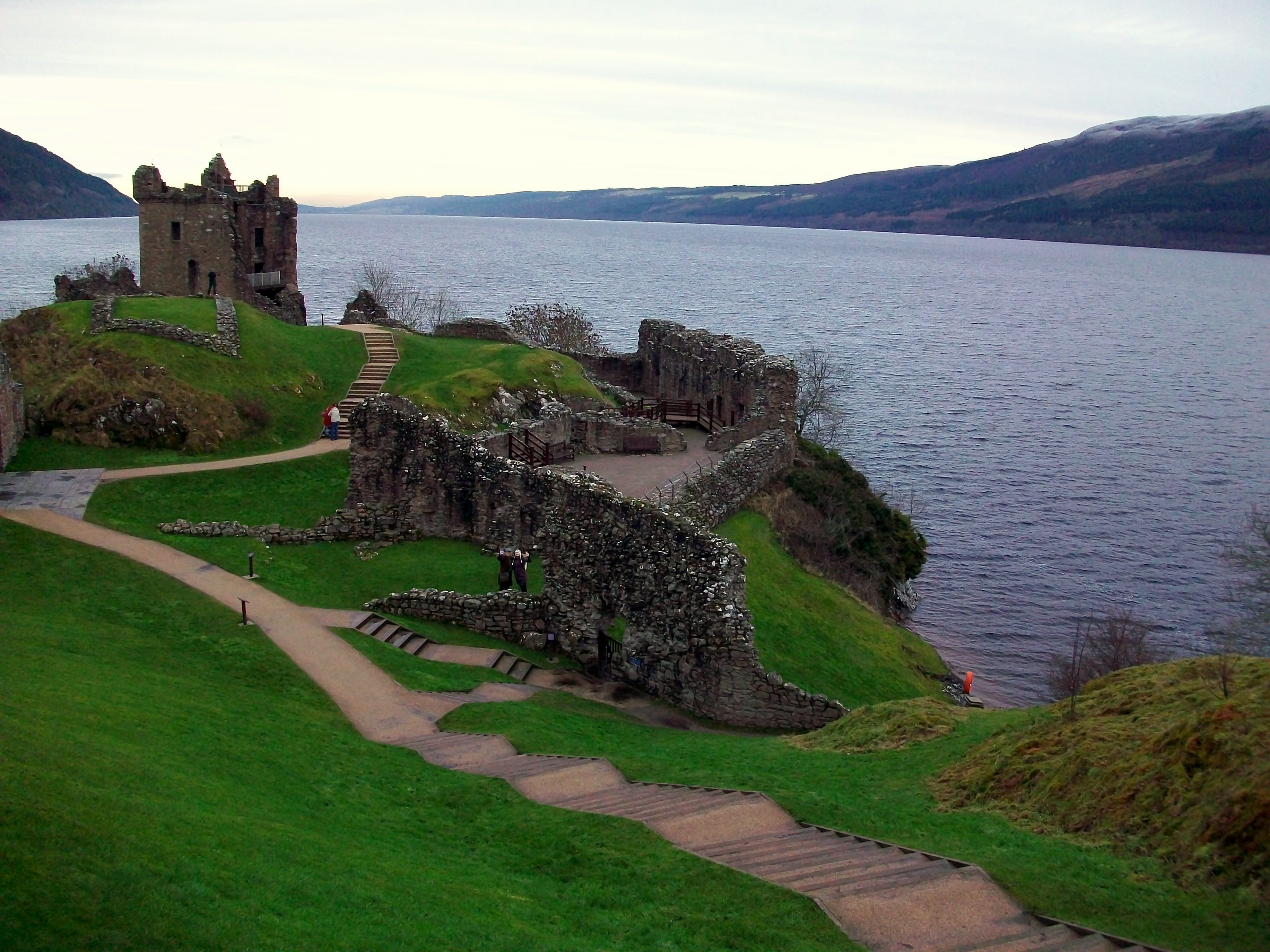 Scotland ireland. Замок Уркхарт Шотландия. Замок Данлюс Северная Ирландия. Шотландия Уэльс и Северная Ирландия. Англия Уэльс Шотландия Ирландия.