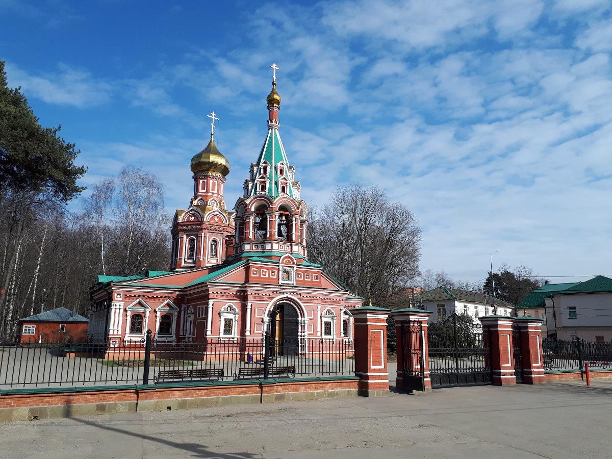 Знаменский храм красногорск. Церковь Знаменская Красногор. Храм знамения в Красногорске. Церковь знамения Божьей матери Красногорск.