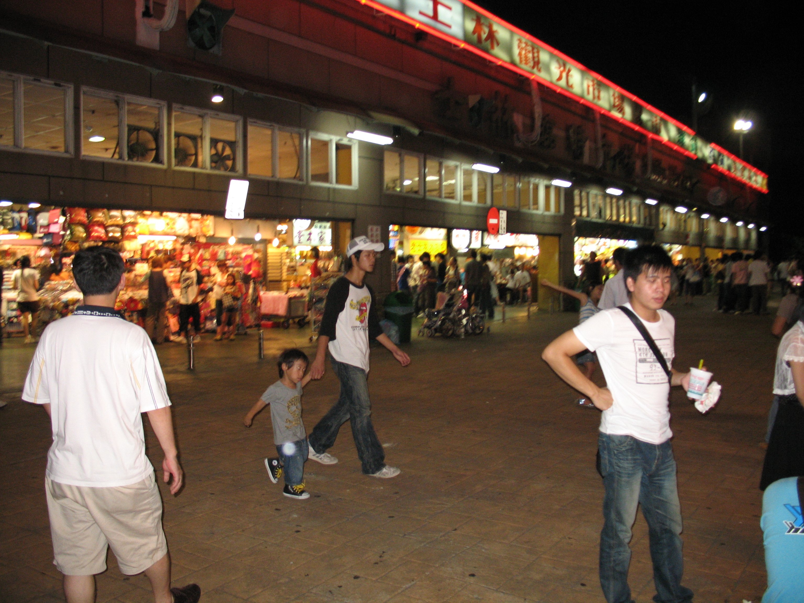 Ночной рынок гуанчжоу. Гуанчжоу рынок. Ночной Гуанчжоу.