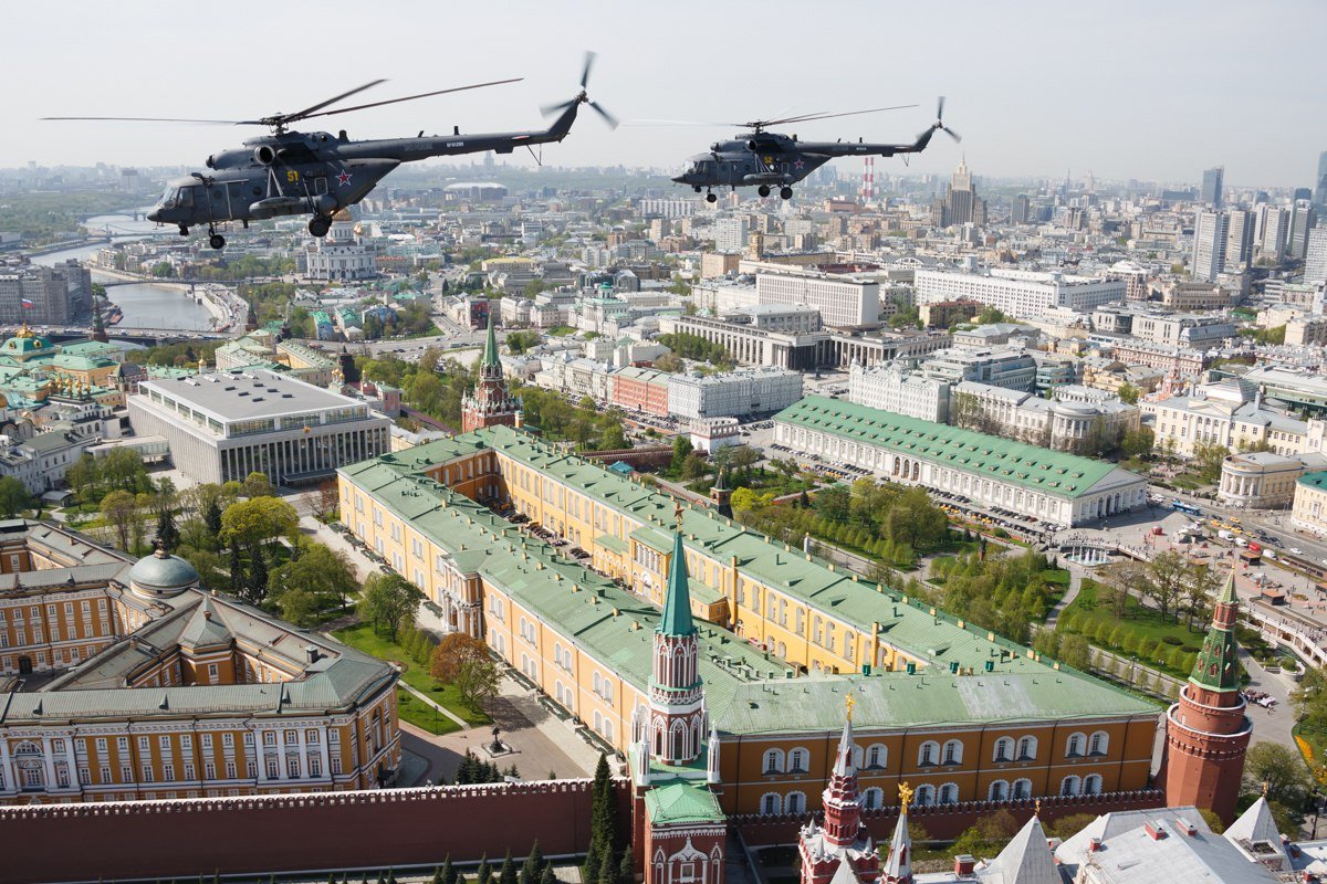 Арсенал московского кремля московский кремль. Арсенал Цейхгауз Московского Кремля. Арсенал Кремль Москва. Арсенал Московского Кремля сверху.