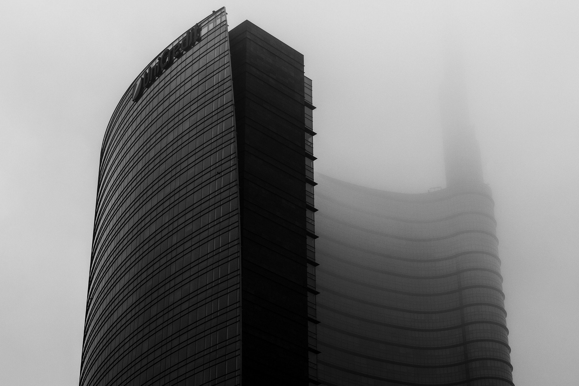 Черно белое 2023. Здание черно белое. Красивые здания. Черный небоскреб. Черно белые высотки.