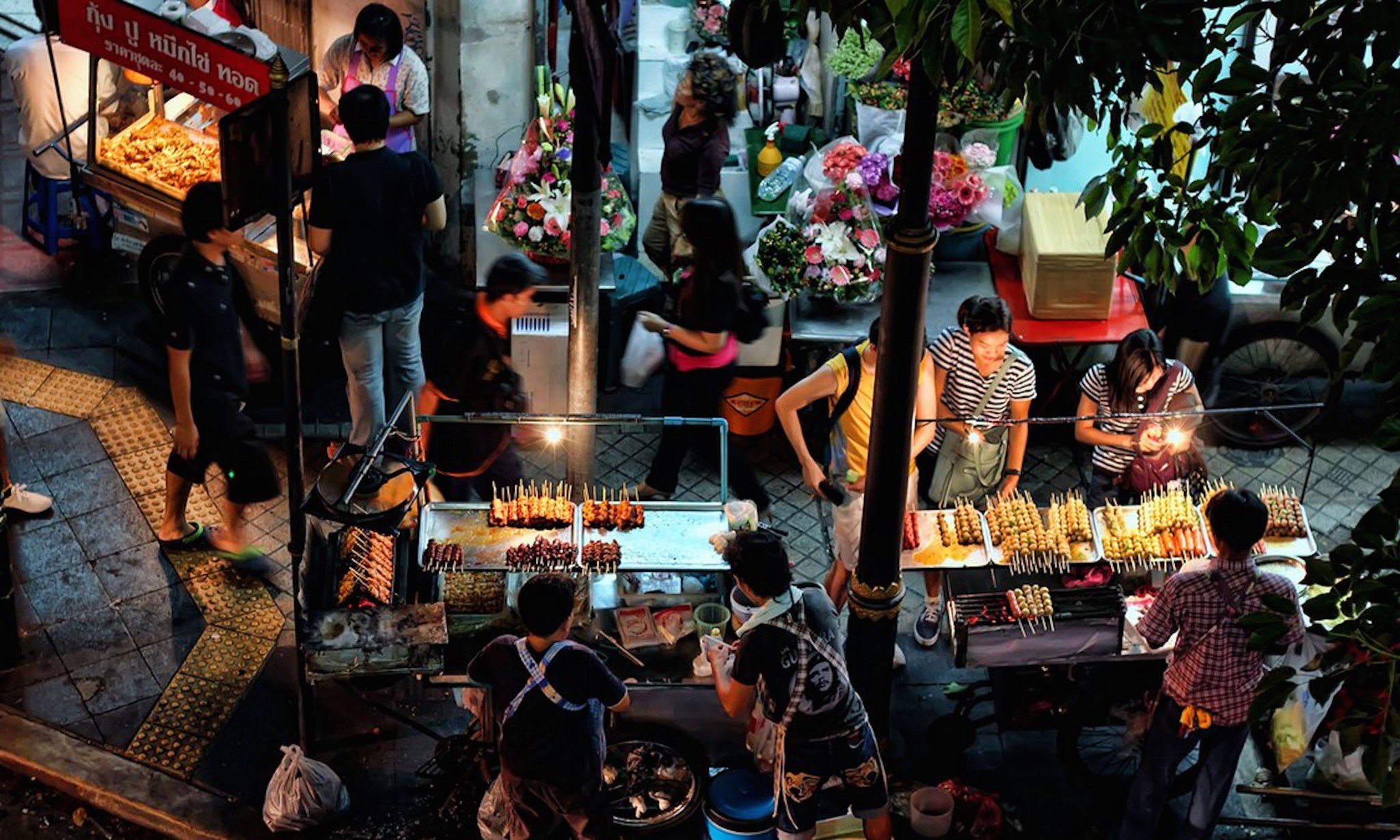Концерты в бангкоке. Бангкок стрит фуд. Каосан Бангкок. Каосан роуд в Бангкоке. Бангкок рынок чайнтаун.