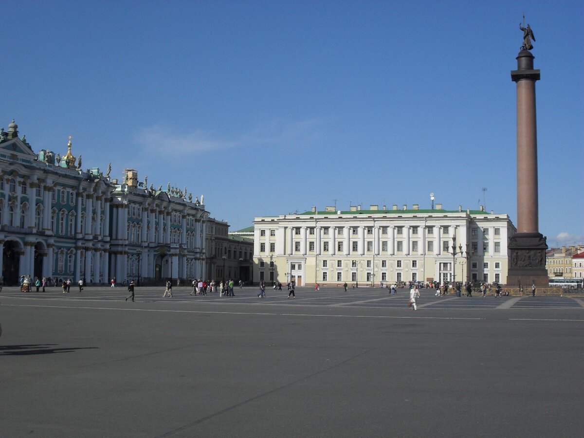 Дворцовая площадь в Санкт-Петербурге штаб гвардейского корпуса