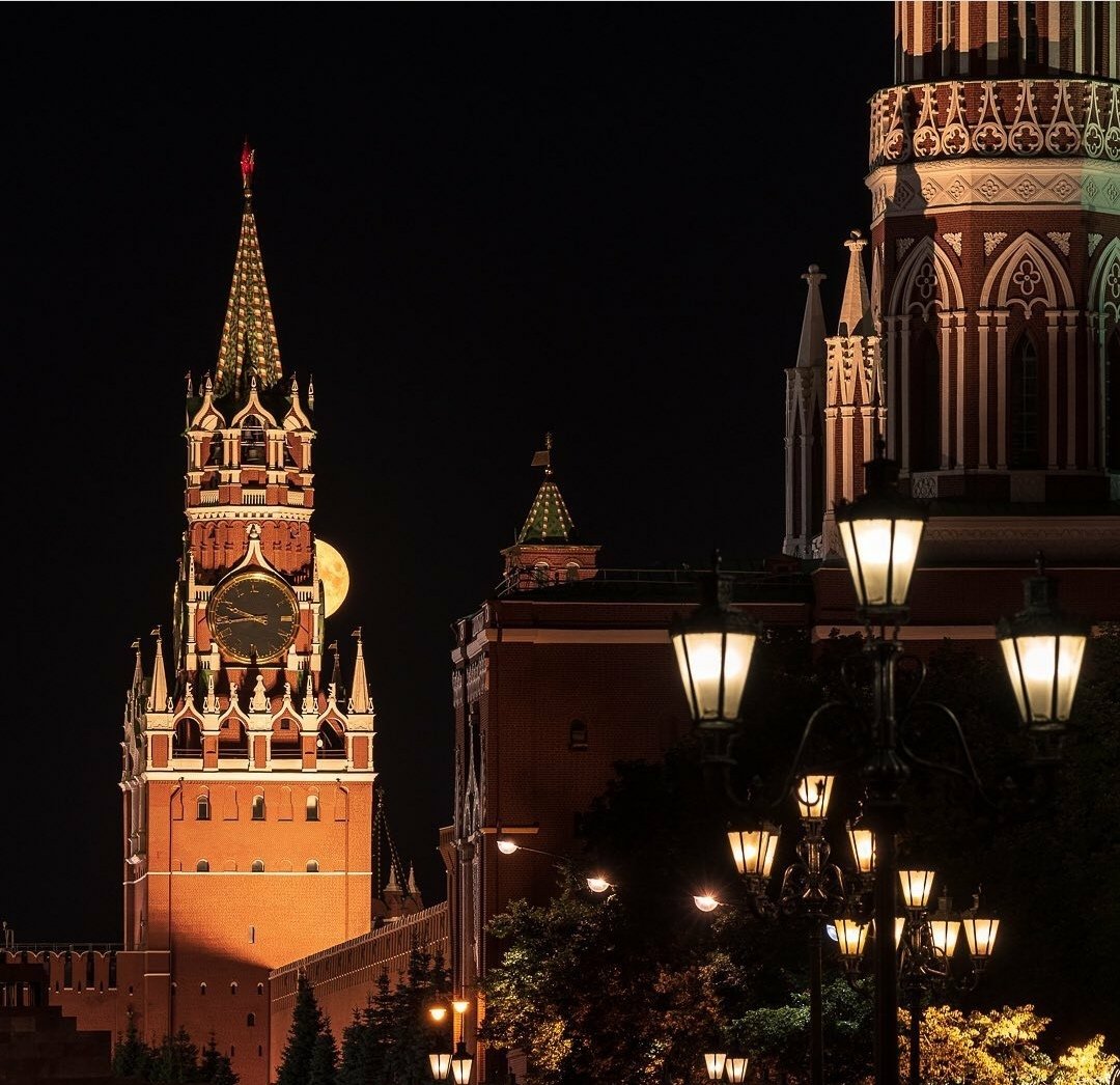 Кремль ночью фото