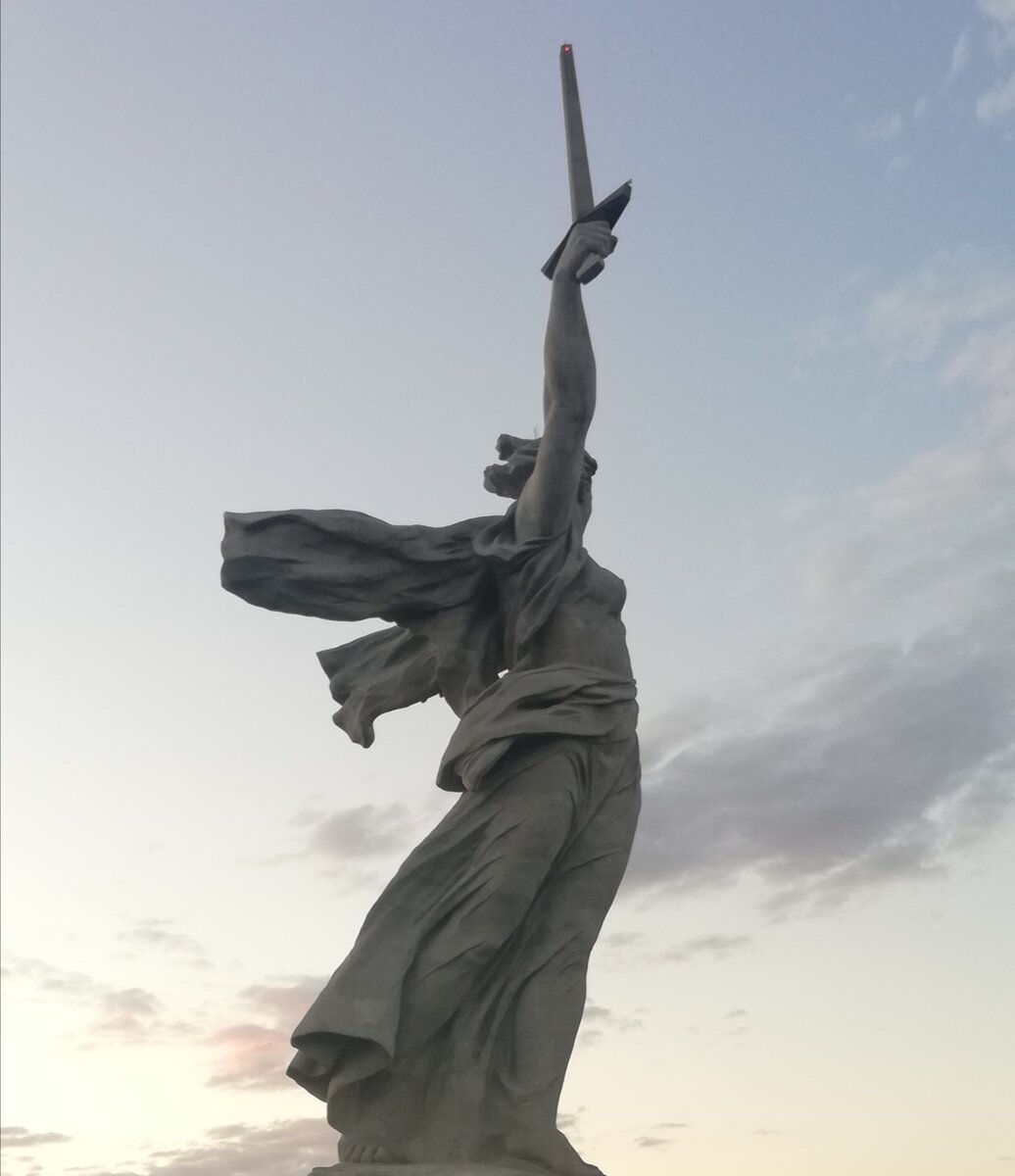 Нижняя платформа мамаев курган