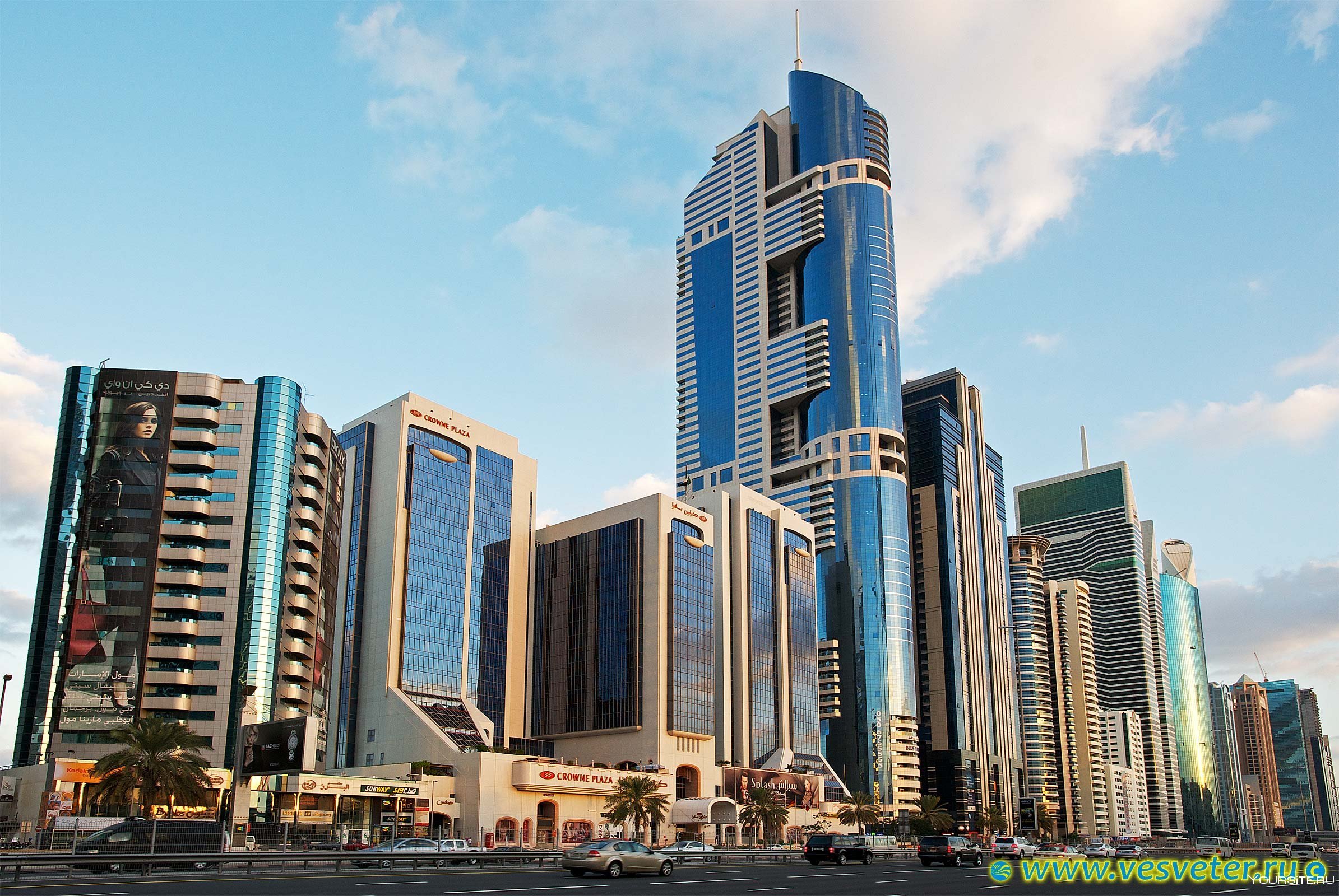 Дубайские дома. Небоскребы Дубая. Дубай здание Бурдж Халифа. Дубай Блю ТАВЕР. Дубаи 3 высотки.