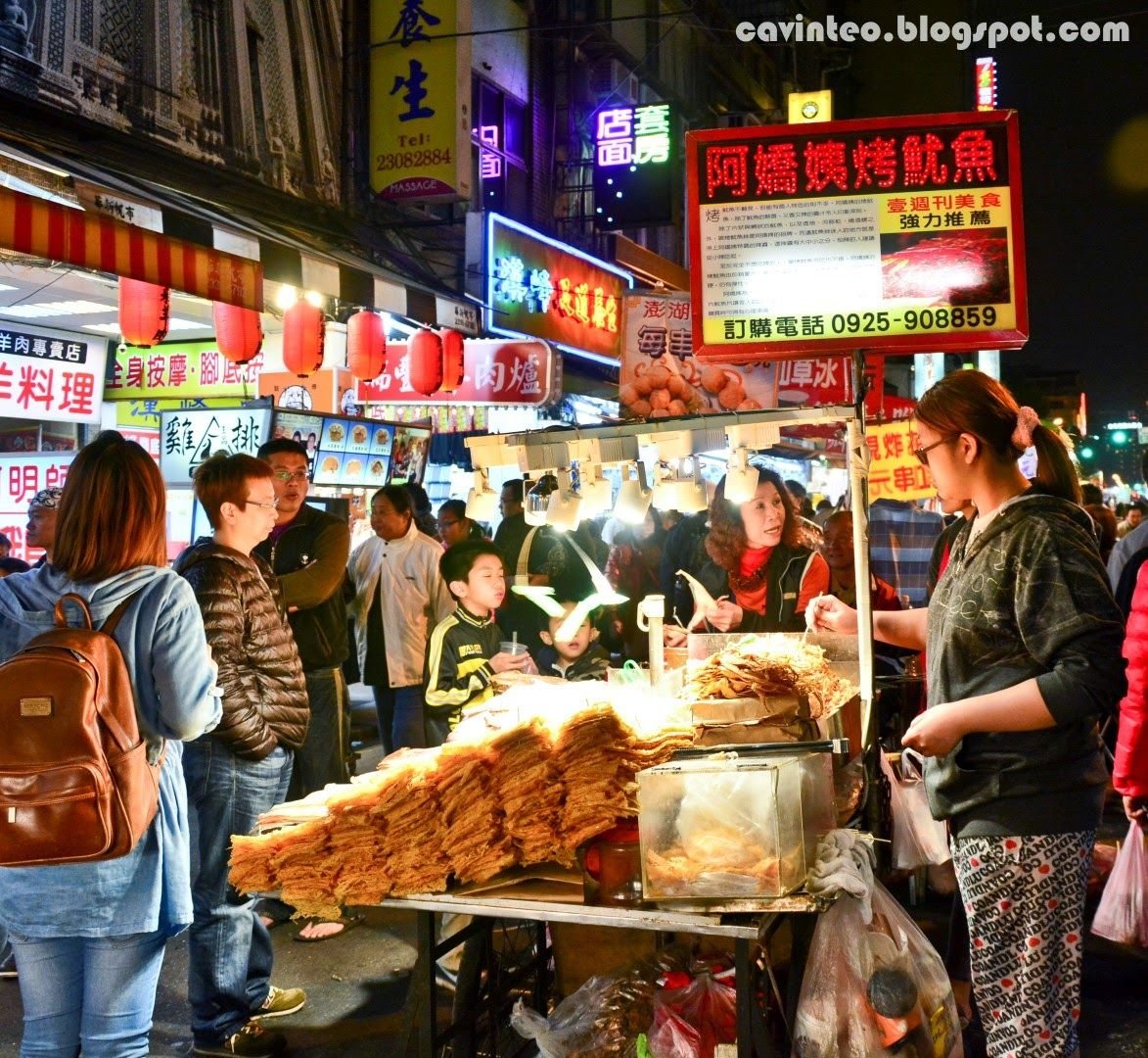 Ночной рынок гуанчжоу. Рынок в Китае Гуанчжоу. Гуанчжоу еда уличная. Китайская улица в Гуанчжоу. Ночные рынки Гуанчжоу.