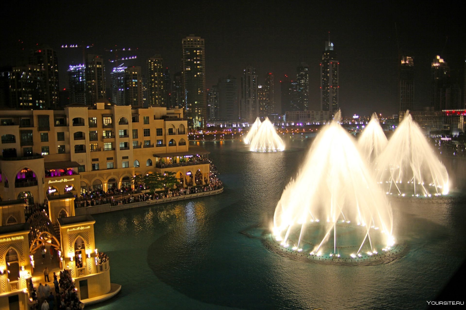 Дубайские фонтаны. Поющие фонтаны Бурдж Халифа. Дубай Бурдж Халифа Поющие фонтаны. Дубай Молл фонтан Бурдж Халифа. Бурдж Халифа шоу фонтанов.