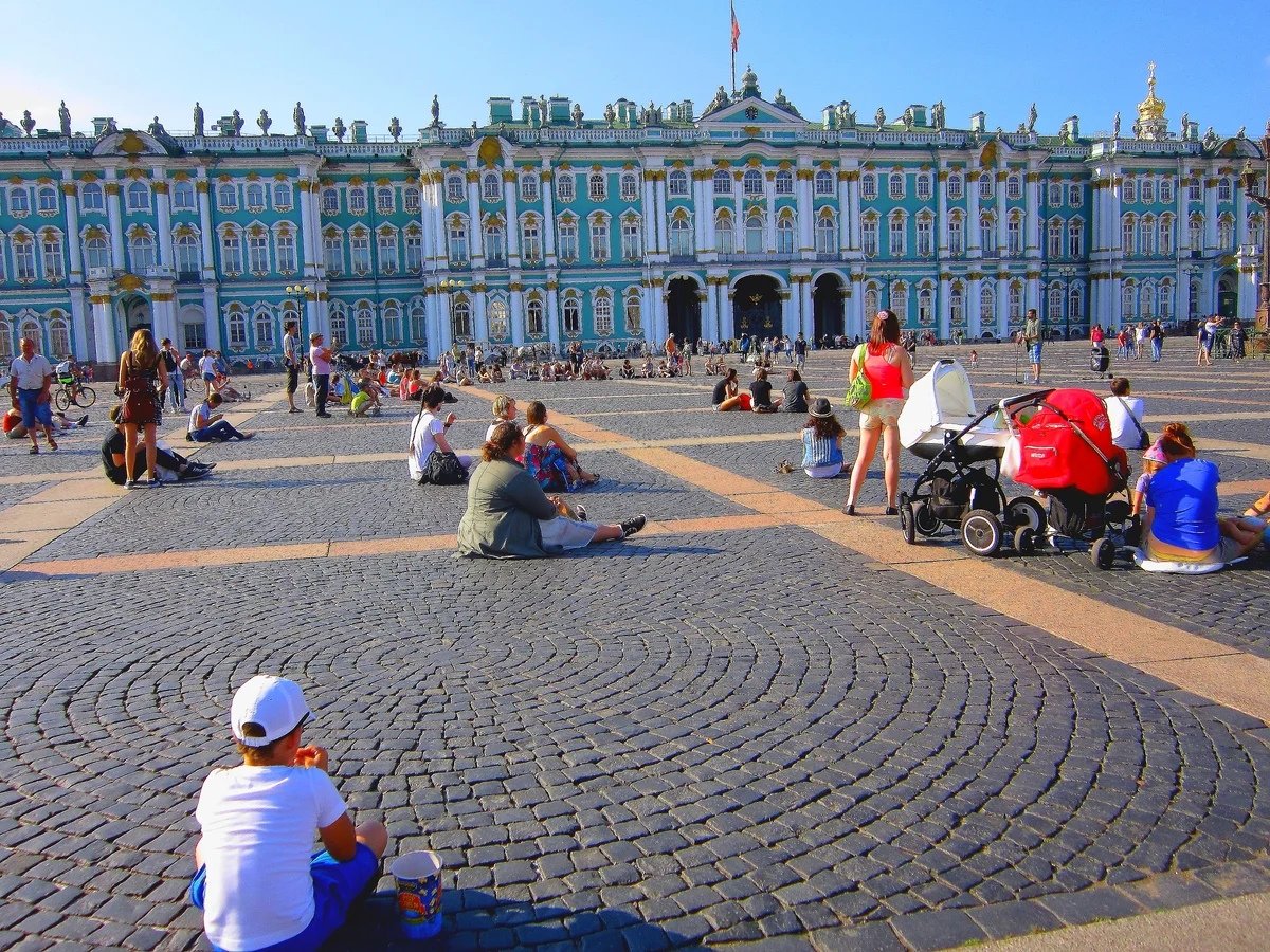 Петербург где служит. Санкт-Петербург летом. Питер лето. Лучшие места Санкт-Петербурга для туристов летом. Необычные места в Санкт-Петербурге.