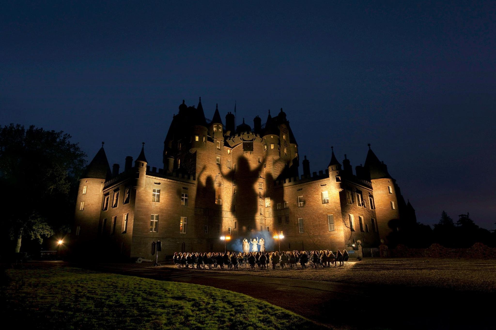 Загадочный замок. Замки Шотландии Гламис. Замок глэмисшотландии. Замок Глэмис. Глэмис замок, Великобритания.