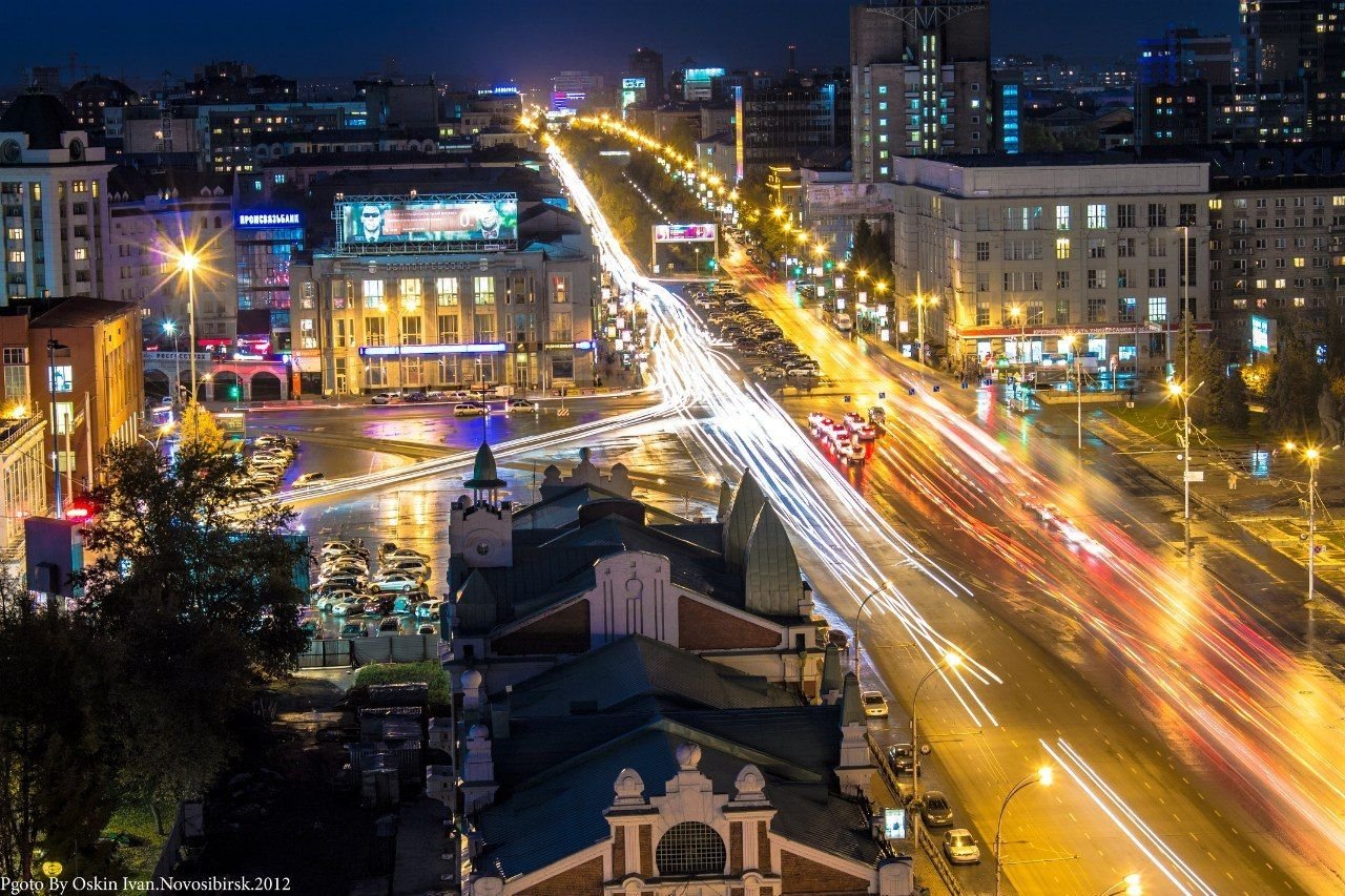 Красный проспект самый. Красный проспект Новосибирск. Красный проспект Новосибирск ночью. Новосибирск центр города красный проспект. Самая длинная улица в Новосибирске красный проспект.