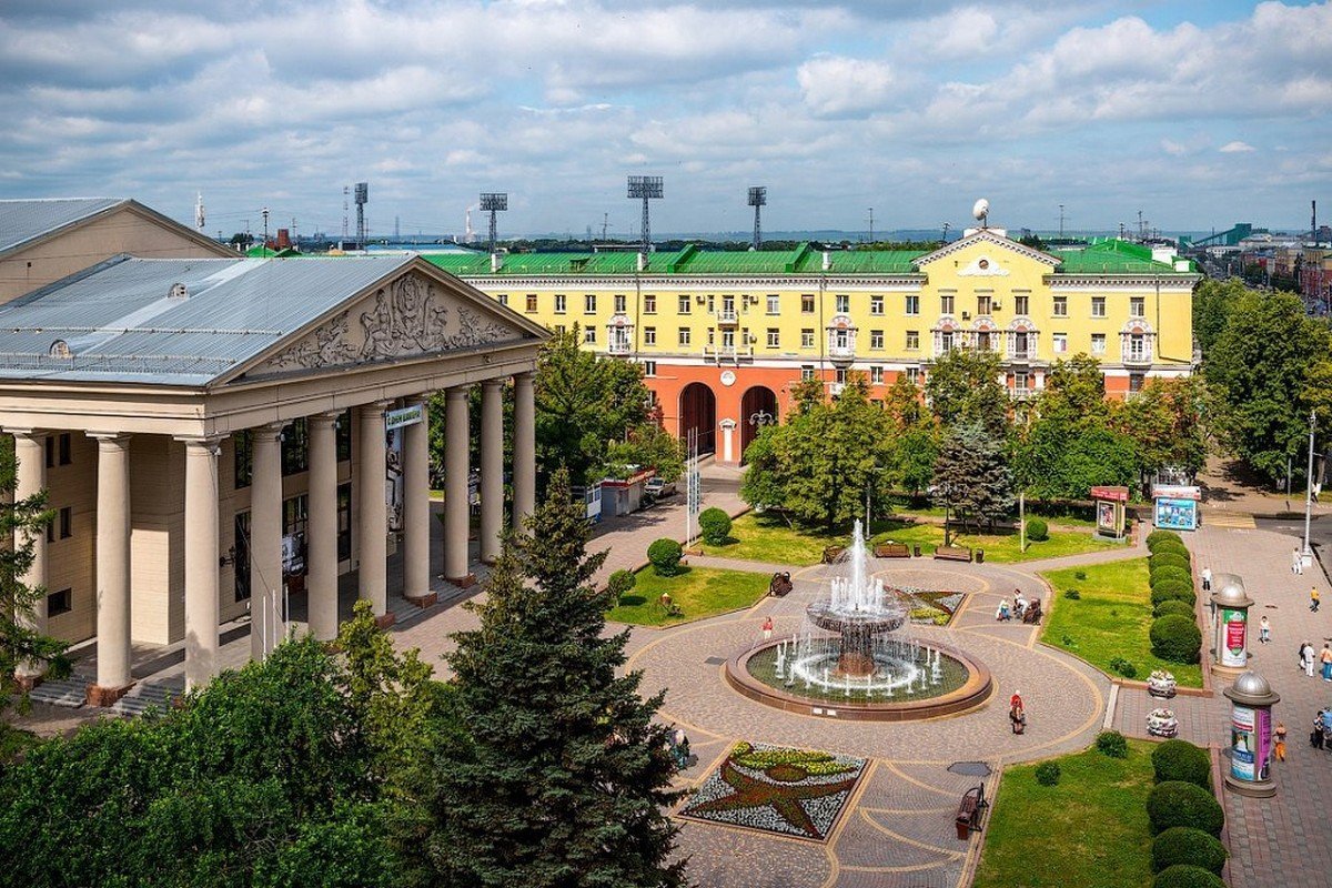 Кемеровский федеральный центр. Город Кемерово Кузбасс. Кемерово центр города. Театральная площадь Кемерово. Центральная площадь Кемерово.